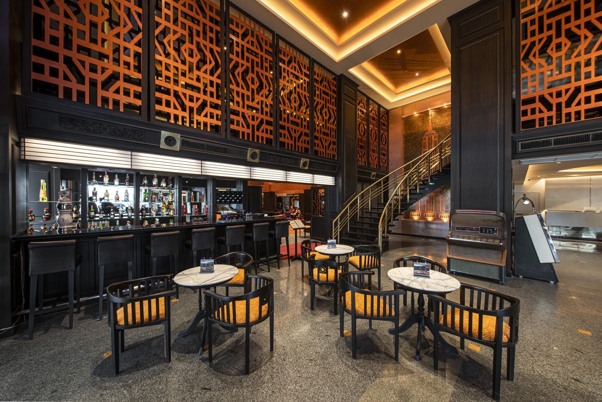 Manhattan Hotel Bangkok Exterior photo