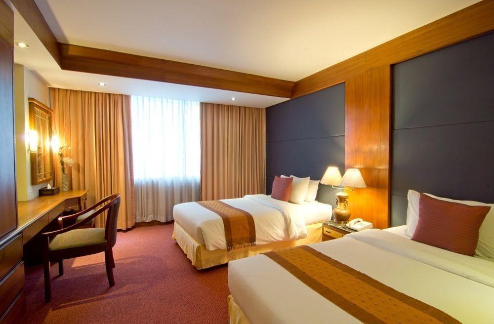 Manhattan Hotel Bangkok Exterior photo